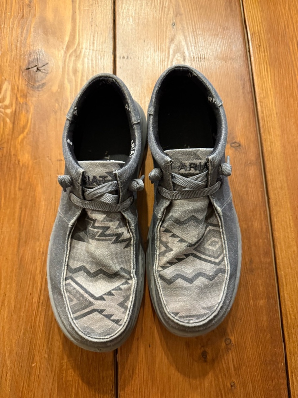Men’s Size 7 Ariat Gray Aztec-Pattern Slip-On Sneakers